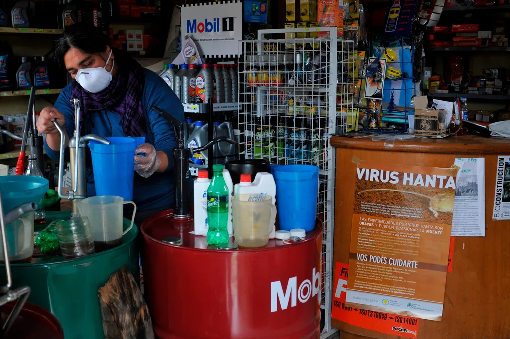 Quốc gia trải qua đợt b&ugrave;ng ph&aacute;t hantavirus kỷ lục - Ảnh 1.