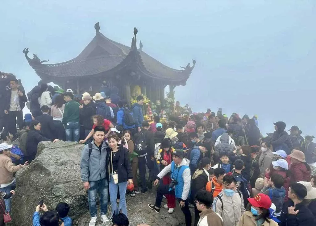 Yên Tử vượt mốc đón 1 triệu lượt khách, hoàn thành sớm mục tiêu năm 2026 - Ảnh 2.