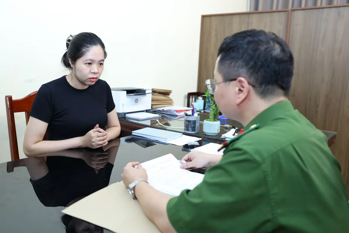 Khởi tố 2 đối tượng lập hồ sơ khống, d&agrave;n xếp kết quả đấu gi&aacute; 14 l&ocirc; đất ở Ninh B&igrave;nh - Ảnh 3.