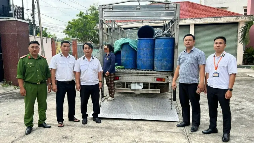 Ph&aacute;t hiện người phụ nữ ở TP Hồ Ch&iacute; Minh chở 1 tấn lợn chết, h&ocirc;i thối đi ti&ecirc;u thụ- Ảnh 1.