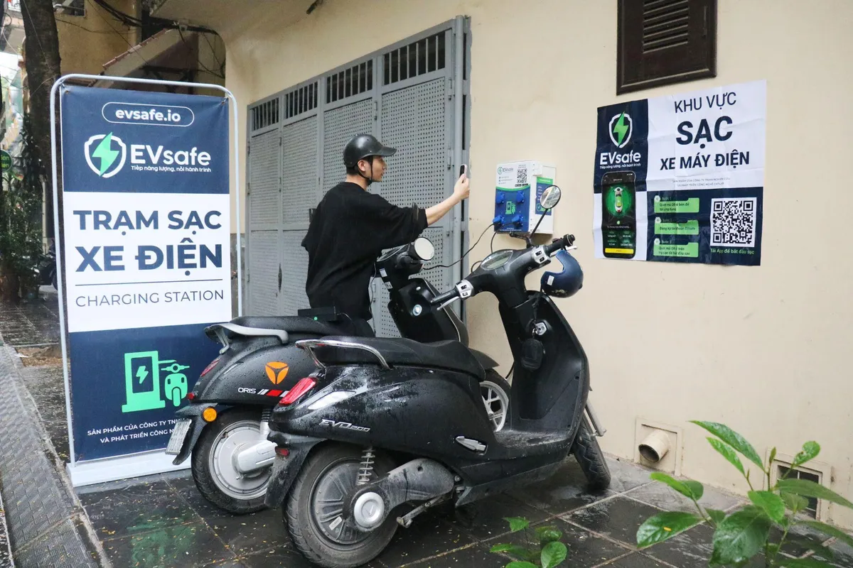H&agrave; Nội: Trạm sạc v&agrave; b&atilde;i đỗ xe l&agrave; hạ tầng cốt l&otilde;i để x&acirc;y dựng V&ugrave;ng ph&aacute;t thải thấp - Ảnh 2.