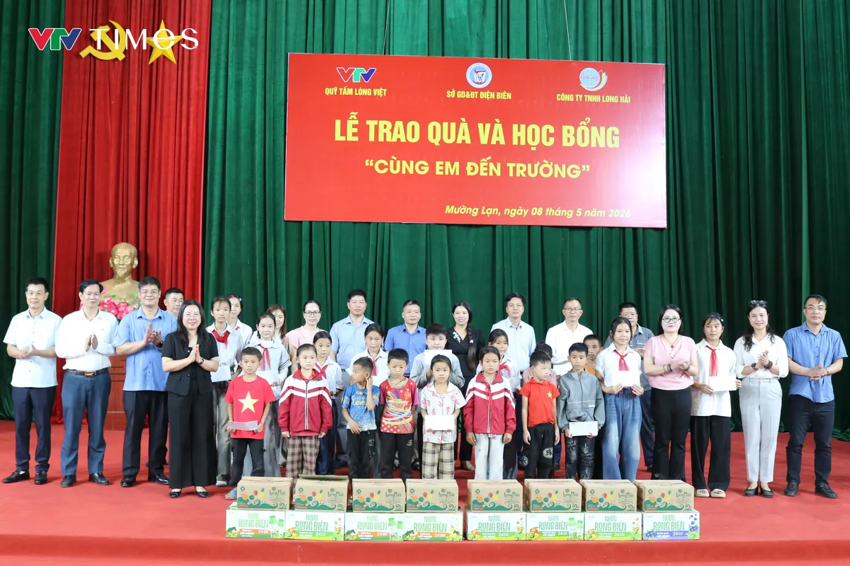 Trao 100 suất học bổng cho học sinh kh&oacute; khăn x&atilde; Mường Lạn - Ảnh 10.