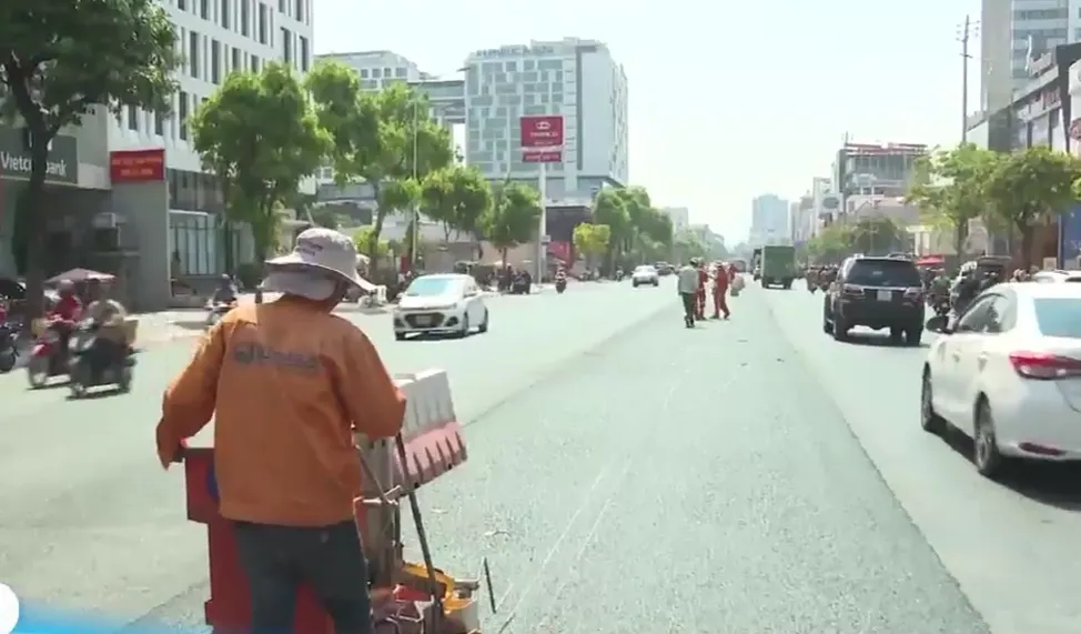 TP Hồ Chí Minh: Chuẩn bị đưa vào khai thác tuyến đường 3 chiều đầu tiên- Ảnh 3. TP Hồ Chí Minh: Chuẩn bị đưa vào khai thác tuyến đường 3 chiều đầu tiên- Ảnh 3.