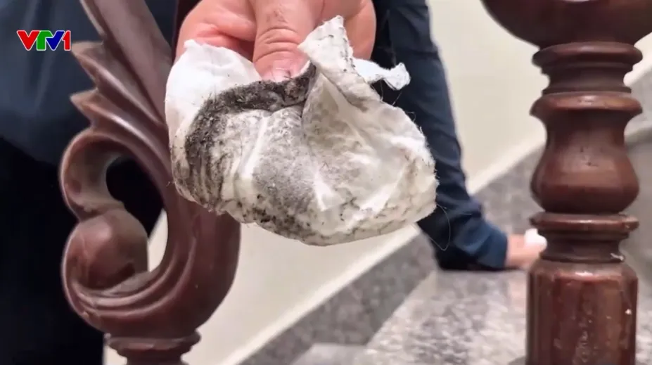 Kh&oacute;i bụi, m&ugrave;i kh&eacute;t bủa v&acirc;y khu d&acirc;n cư ở Quảng Ninh - Ảnh 1.