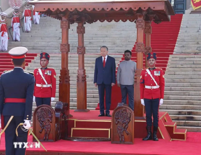 Lễ đ&oacute;n trọng thể Tổng B&iacute; thư, Chủ tịch nước T&ocirc; L&acirc;m thăm cấp Nh&agrave; nước Sri Lanka- Ảnh 1.