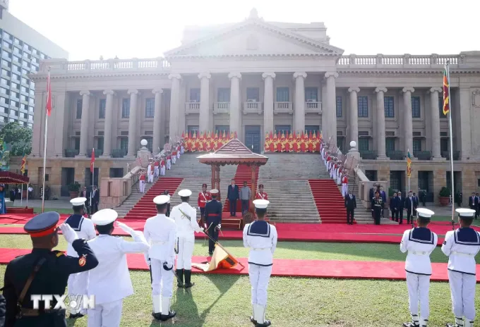 Lễ đ&oacute;n trọng thể Tổng B&iacute; thư, Chủ tịch nước T&ocirc; L&acirc;m thăm cấp Nh&agrave; nước Sri Lanka- Ảnh 2.