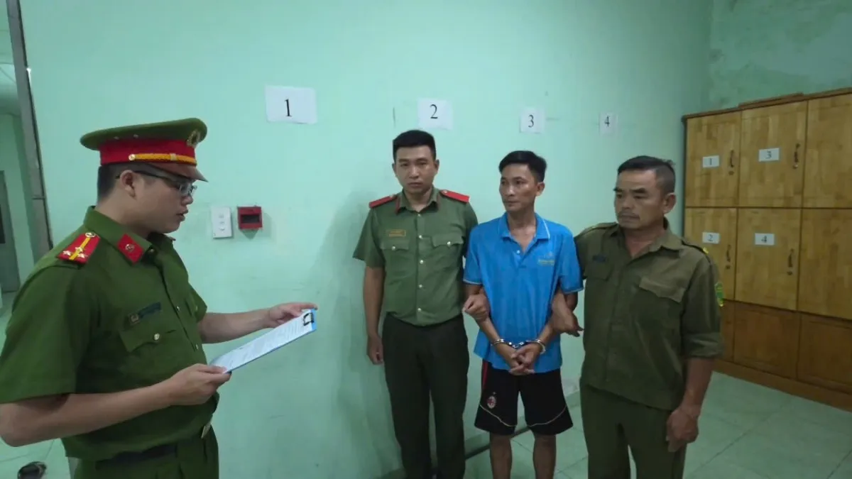 Tạm giữ đối tượng nhiều lần bạo hành con riêng của vợ tại TP Hồ Chí Minh- Ảnh 1. Tạm giữ đối tượng nhiều lần bạo hành con riêng của vợ tại TP Hồ Chí Minh- Ảnh 1.