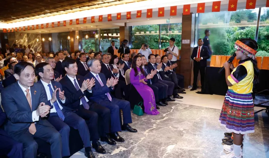 Tổng B&iacute; thư, Chủ tịch nước T&ocirc; L&acirc;m gặp gỡ c&aacute;n bộ cơ quan đại diện v&agrave; cộng đồng người Việt Nam tại Sri Lanka- Ảnh 2.