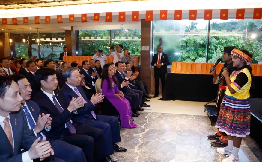 Tổng B&iacute; thư, Chủ tịch nước T&ocirc; L&acirc;m gặp gỡ c&aacute;n bộ cơ quan đại diện v&agrave; cộng đồng người Việt Nam tại Sri Lanka- Ảnh 3.