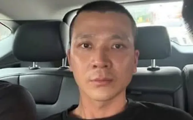 Lực lượng chức năng bắt giữ đối tượng.