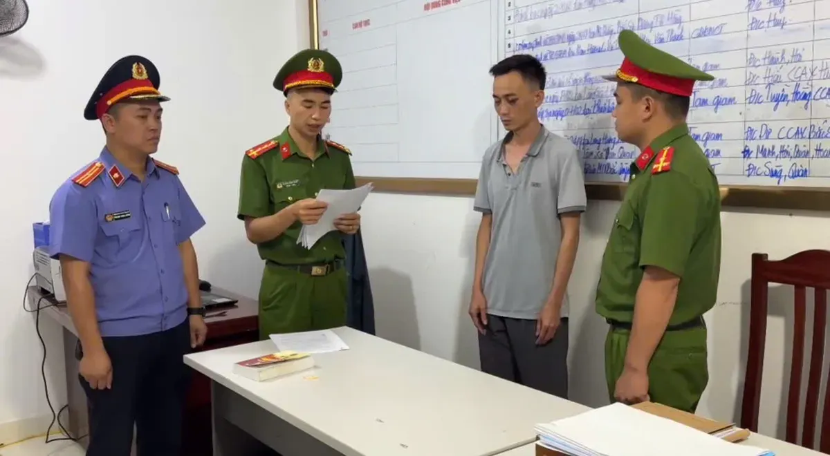 Khởi tố người đ&agrave;n &ocirc;ng khoe c&oacute; bằng &ldquo;Thạc sĩ&rdquo;, g&acirc;y rối tại chợ phi&ecirc;n ở Lạng Sơn- Ảnh 2.