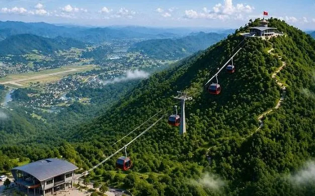 Dự án tổ hợp cáp treo kết hợp du lịch văn hóa lịch sử Điện Biên Phủ, với tổng vốn đầu tư hơn 2.000 tỷ đồng (Ảnh minh họa).