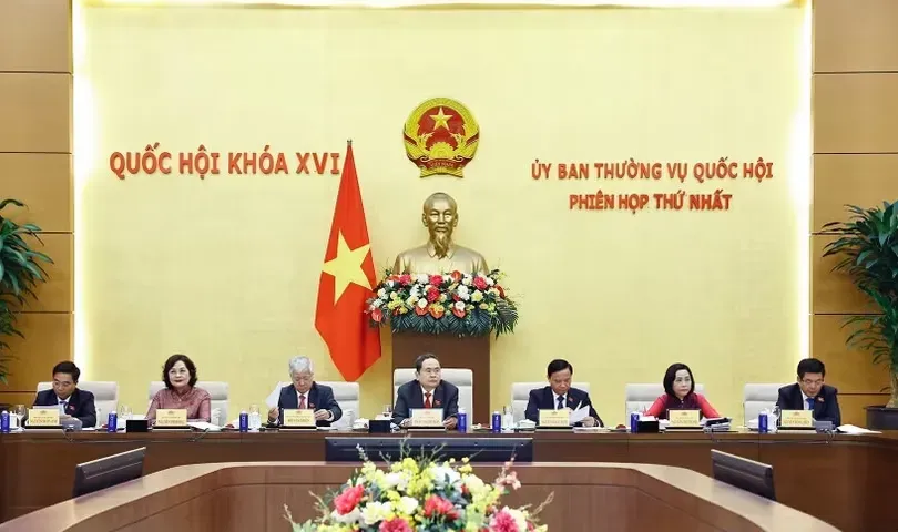 Quốc hội th&ocirc;ng qua Nghị quyết Kỳ họp thứ Nhất, kh&oacute;a XVI- Ảnh 1.