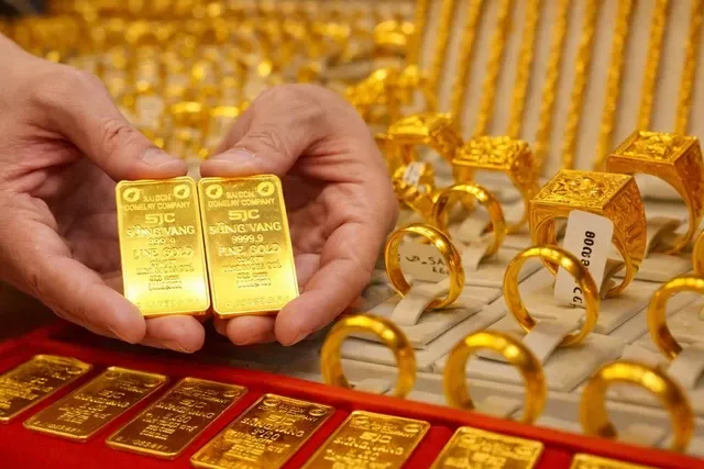 Gi&aacute; v&agrave;ng trong nước đi ngang, vẫn cao hơn thế giới gần 18 triệu đồng/lượng- Ảnh 1.