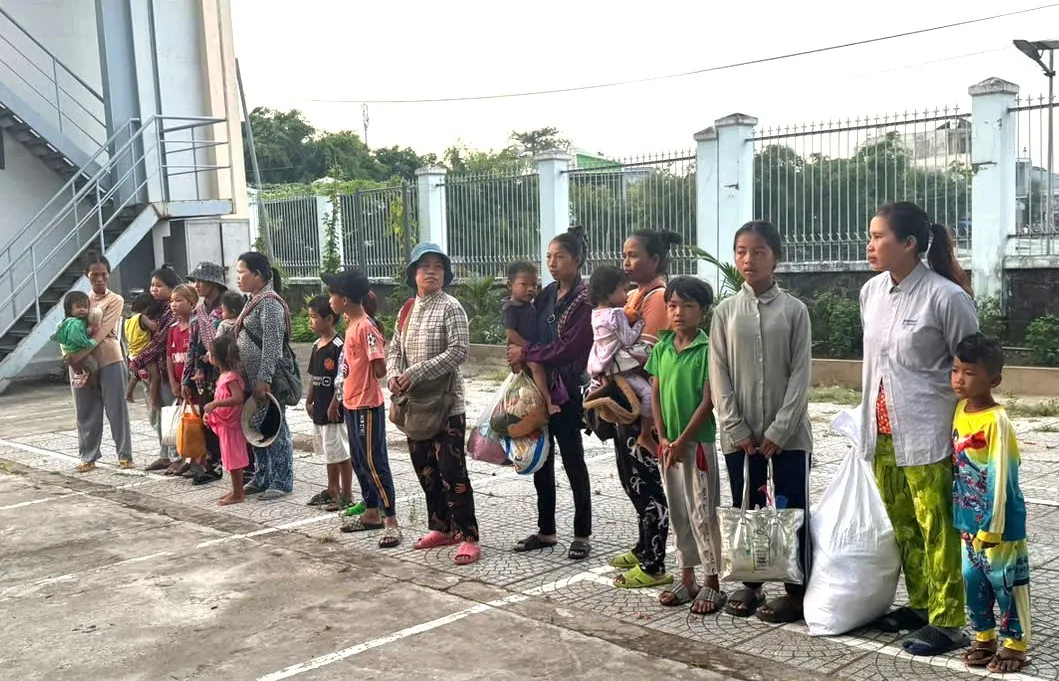 Cảnh b&aacute;o hệ lụy từ nhập cảnh tr&aacute;i ph&eacute;p, &ldquo;việc nhẹ lương cao&rdquo;- Ảnh 1.