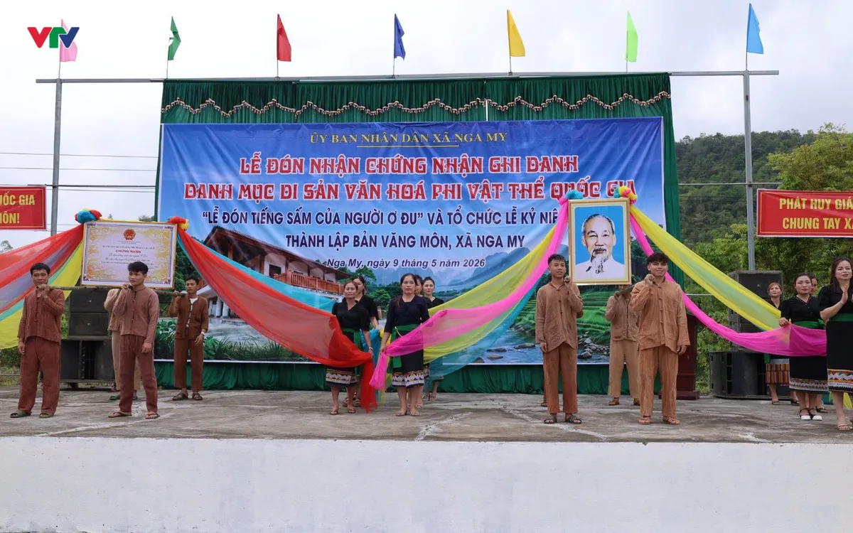 Đồng bào Ơ Đu vẫn gìn giữ một nghi lễ truyền thống đặc sắc mang tên "Lễ đón tiếng sấm đầu năm" (lễ Chăm Phtrong) gắn với tục thờ thần sấm. Ảnh Đình Tỷ.