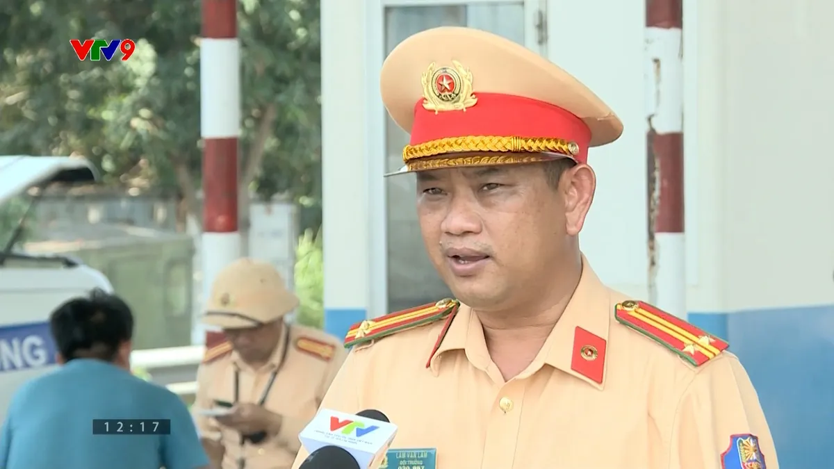 pnhn-0905-4 lam v lam.jpg