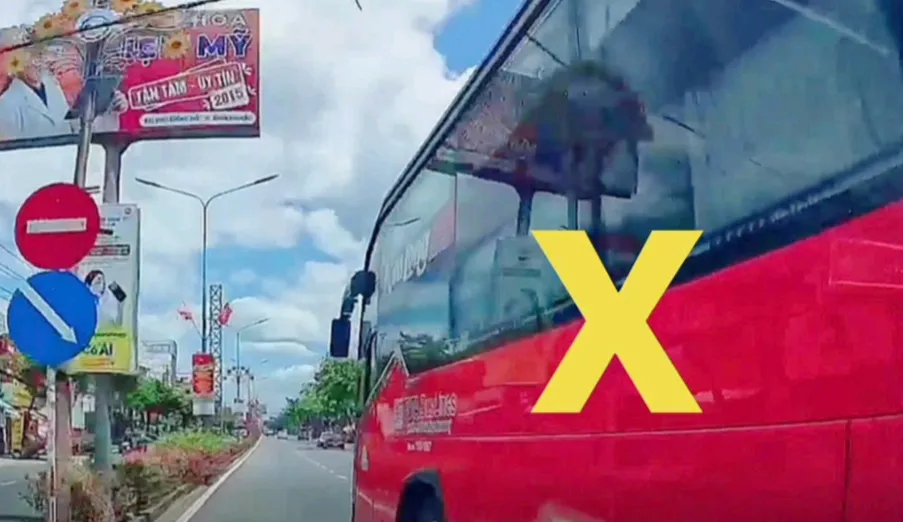 Vượt xe, ch&egrave;n &eacute;p phương tiện tr&ecirc;n quốc lộ, hai t&agrave;i xế xe kh&aacute;ch bị phạt nặng- Ảnh 2.