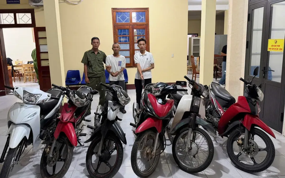 Triệt phá nhóm trộm xe máy liên quan 23 vụ, thu giữ 7 xe mô tô- Ảnh 1. Triệt phá nhóm trộm xe máy liên quan 23 vụ, thu giữ 7 xe mô tô- Ảnh 1.