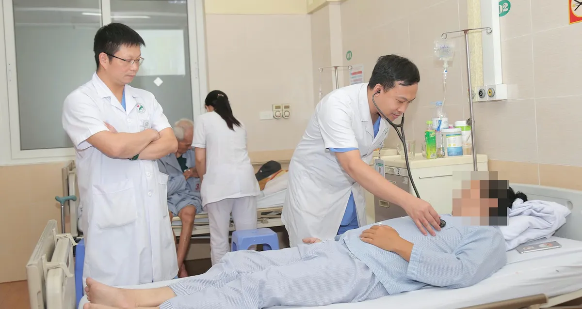 Xuất huyết n&atilde;o trẻ h&oacute;a, nhiều người nhập viện trong t&igrave;nh trạng nguy kịch- Ảnh 1.
