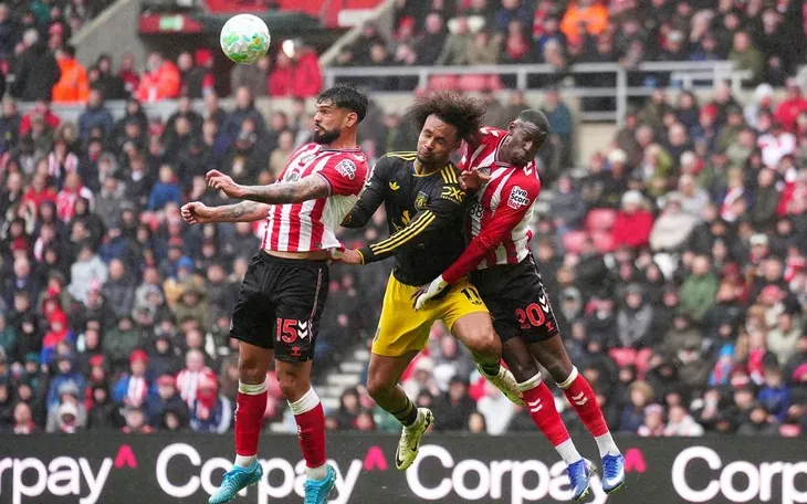 MU g&acirc;y thất vọng khi h&ograve;a Sunderland trong trận cầu bế tắc- Ảnh 1.