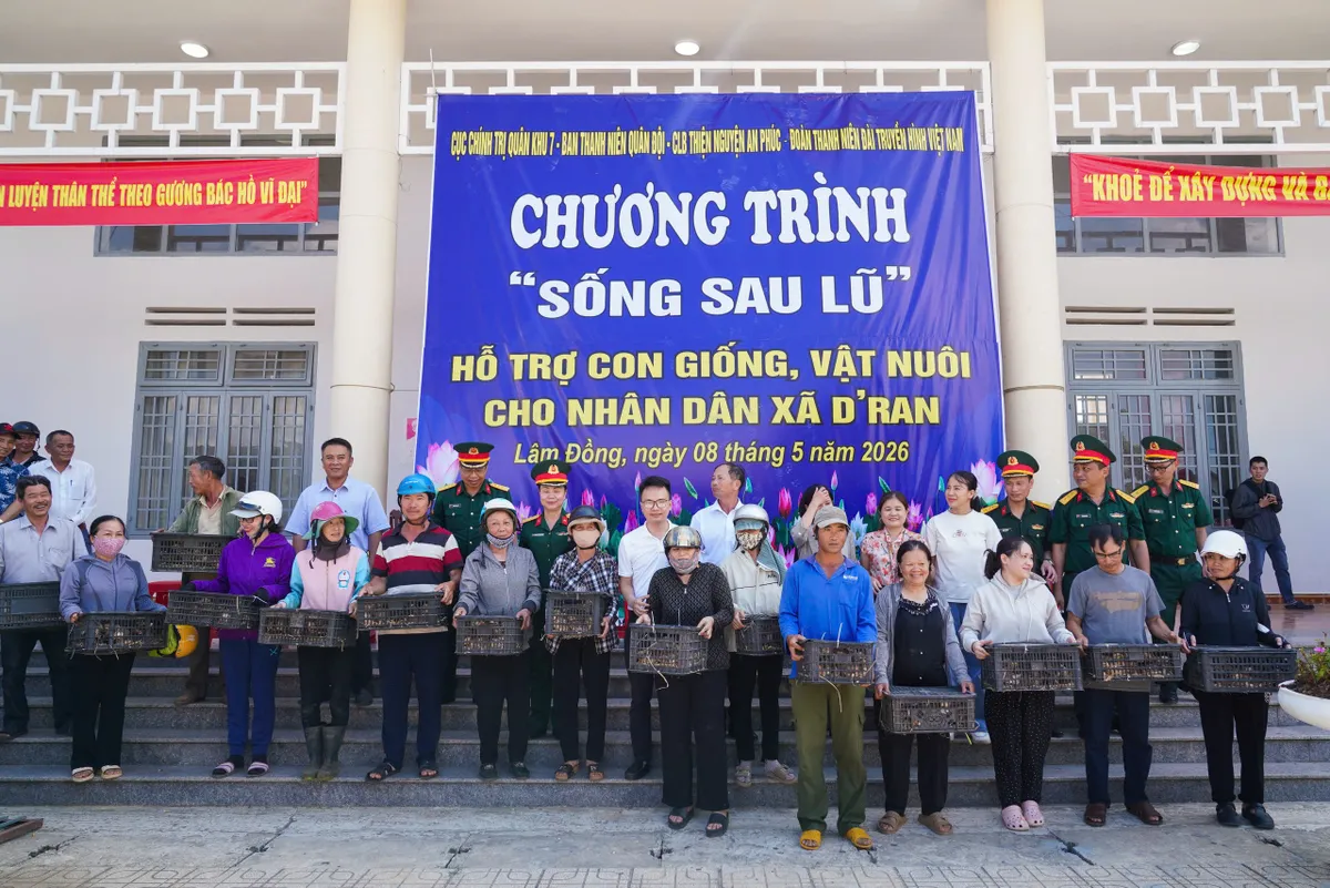 "Sống sau lũ": Trao sinh kế, dựng lại niềm tin nơi những vùng quê vừa đi qua thiên tai- Ảnh 2. "Sống sau lũ": Trao sinh kế, dựng lại niềm tin nơi những vùng quê vừa đi qua thiên tai- Ảnh 2.