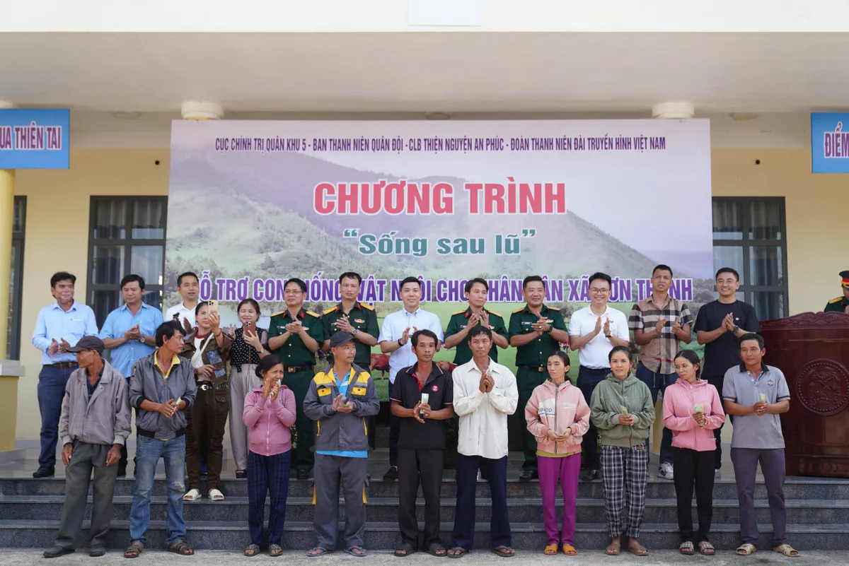 "Sống sau lũ": Trao sinh kế, dựng lại niềm tin nơi những vùng quê vừa đi qua thiên tai- Ảnh 1. "Sống sau lũ": Trao sinh kế, dựng lại niềm tin nơi những vùng quê vừa đi qua thiên tai- Ảnh 1.