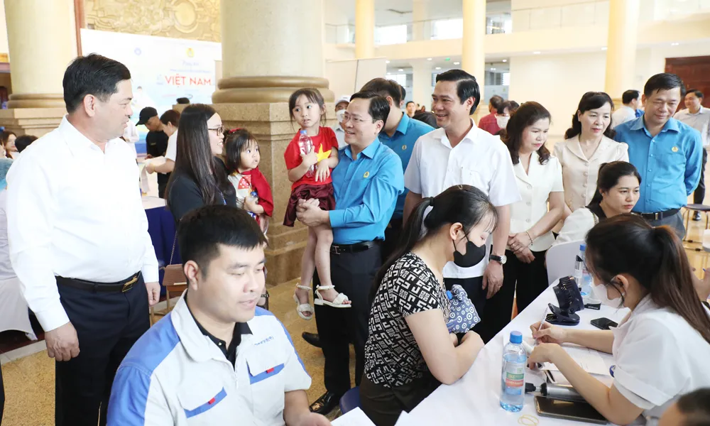 Bắc Ninh chăm lo sức khỏe cho c&ocirc;ng nh&acirc;n - Ảnh 2.
