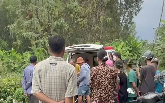 Ông T. được người thân đưa về gia đình lo hậu sự- Ảnh: NLĐO