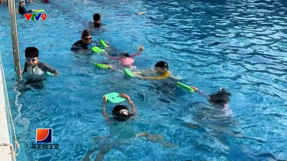 Cảnh báo nguy cơ đuối nước trẻ em tại hồ bơi