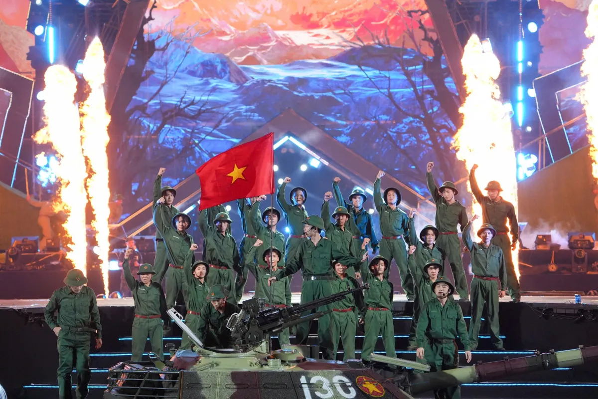 Hà Anh Tuấn, Đông Nhi khuấy động sân khấu Sao Nhập Ngũ Concert - Ảnh 11.