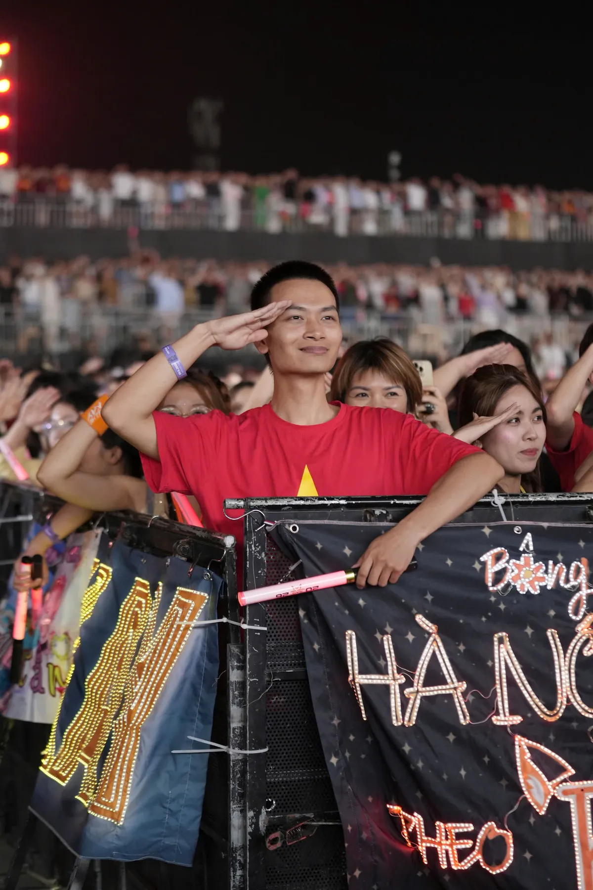 Hà Anh Tuấn, Đông Nhi khuấy động sân khấu Sao Nhập Ngũ Concert - Ảnh 17.