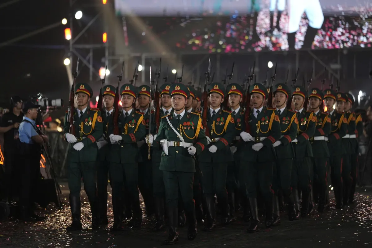 Hà Anh Tuấn, Đông Nhi khuấy động sân khấu Sao Nhập Ngũ Concert - Ảnh 3.