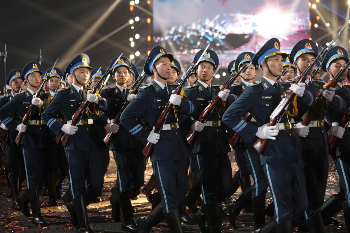 Hà Anh Tuấn, Đông Nhi khuấy động sân khấu Sao Nhập Ngũ Concert - Ảnh 2.