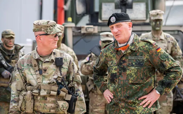 Sĩ quan Lục quân Mỹ và Quân đội Đức (Bundeswehr) trong cuộc tập trận quân sự quốc tế Allied Spirit X gần Hohenfels, Đức, tháng 4/2019 (Ảnh: Getty Images)