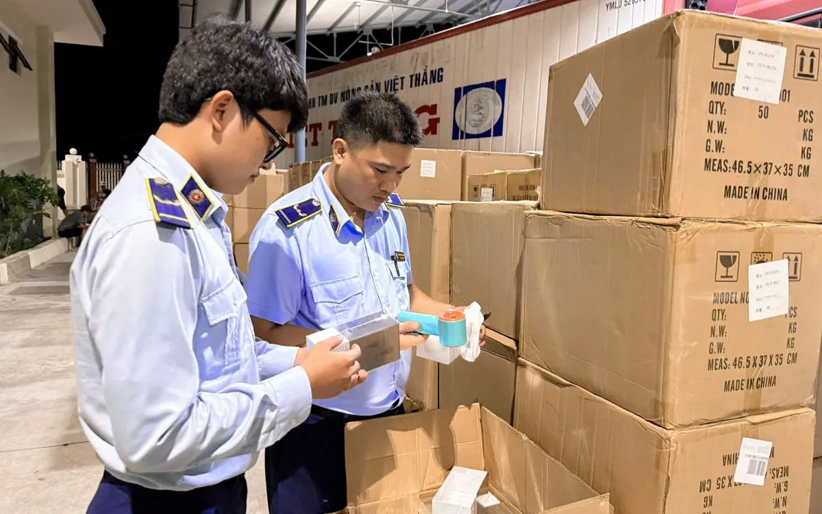 Tổng cộng có gần 99.000 sản phẩm mỹ phẩm, thức ăn chăn nuôi, sạc điện thoại là hàng nhập lậu
