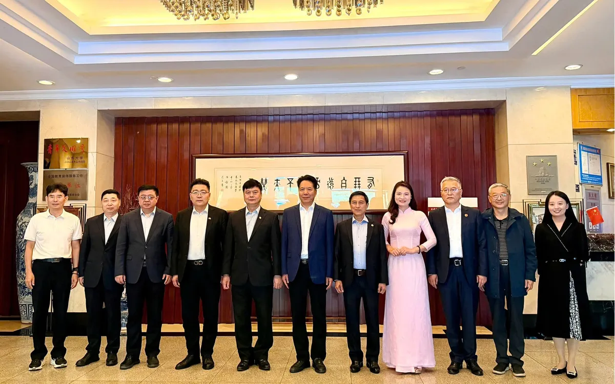 Khánh thành Trung tâm Nghiên cứu hiện đại hóa chủ nghĩa xã hội Việt - Trung tại Trung Quốc - Ảnh 1.