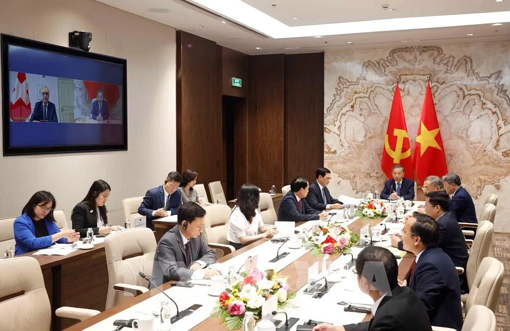 Tổng B&iacute; thư, Chủ tịch nước T&ocirc; L&acirc;m điện đ&agrave;m với Tổng thống Thụy Sĩ Guy Parmelin- Ảnh 1.