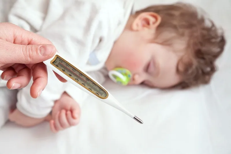 Sốt cao m&ugrave;a h&egrave;, cảnh gi&aacute;c với vi&ecirc;m n&atilde;o Nhật Bản ở trẻ nhỏ- Ảnh 1.