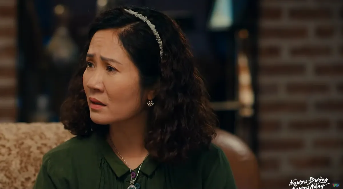 Ngược đường ngược nắng - Tập 26: Trung thừa nhận tình cảm với Mai, Hồng ê chề khi bị bà Diện "bóc phốt" - Ảnh 2.