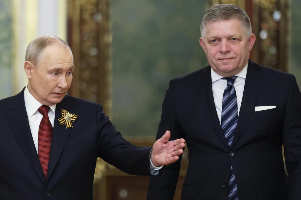 Nga sẵn sàng đàm phán với Ukraine ở nước thứ ba - Ảnh 2.