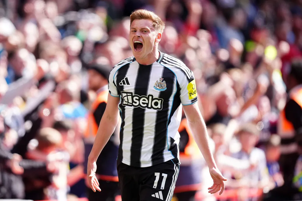Cầm hòa Nottingham Forest, Newcastle United chính thức trụ hạng thành công
- Ảnh 1.