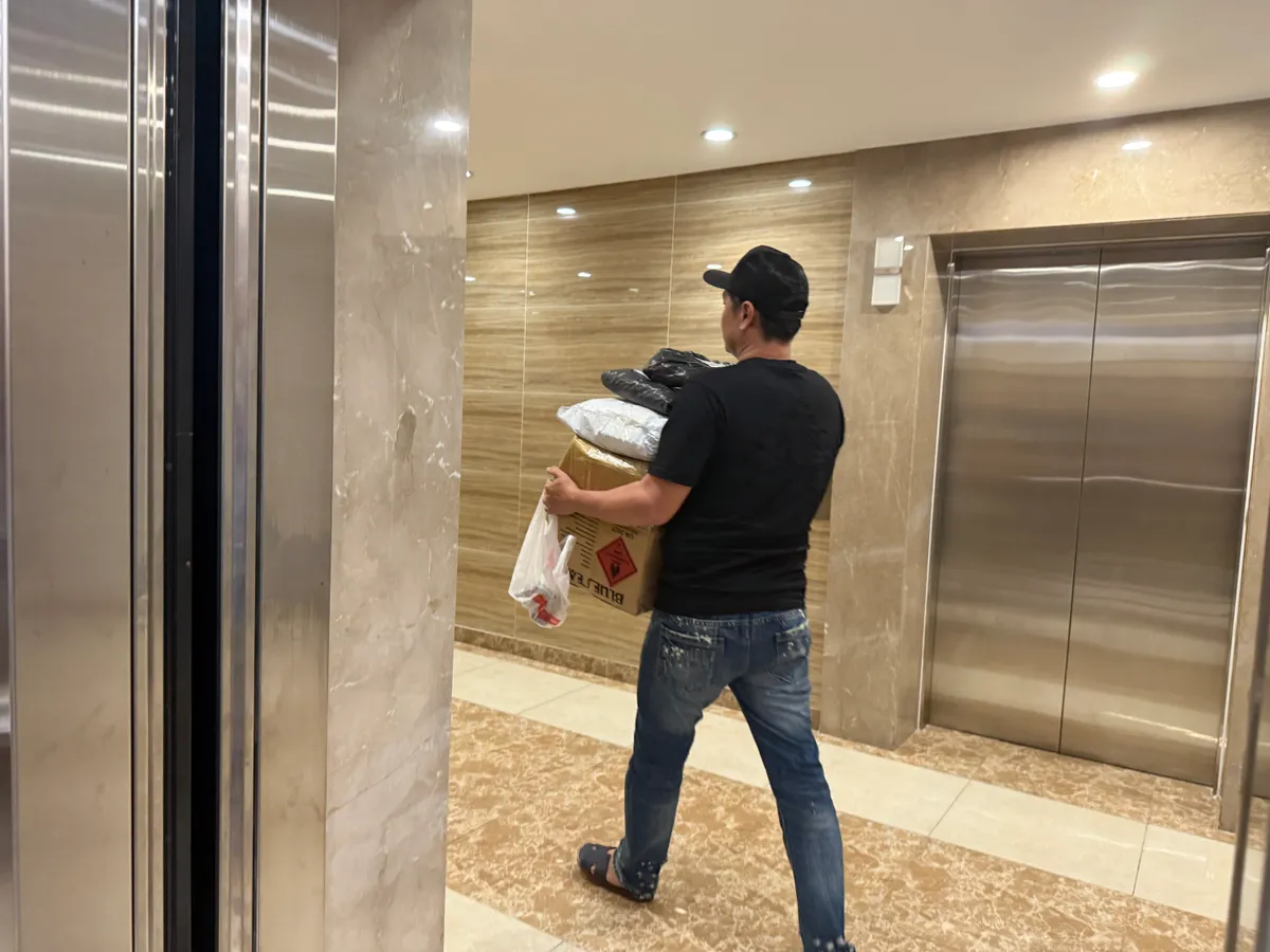 Khi online chi phối đời thực: mua sắm ng&agrave;y đ&ocirc;i v&agrave; sống theo trend - Ảnh 1.
