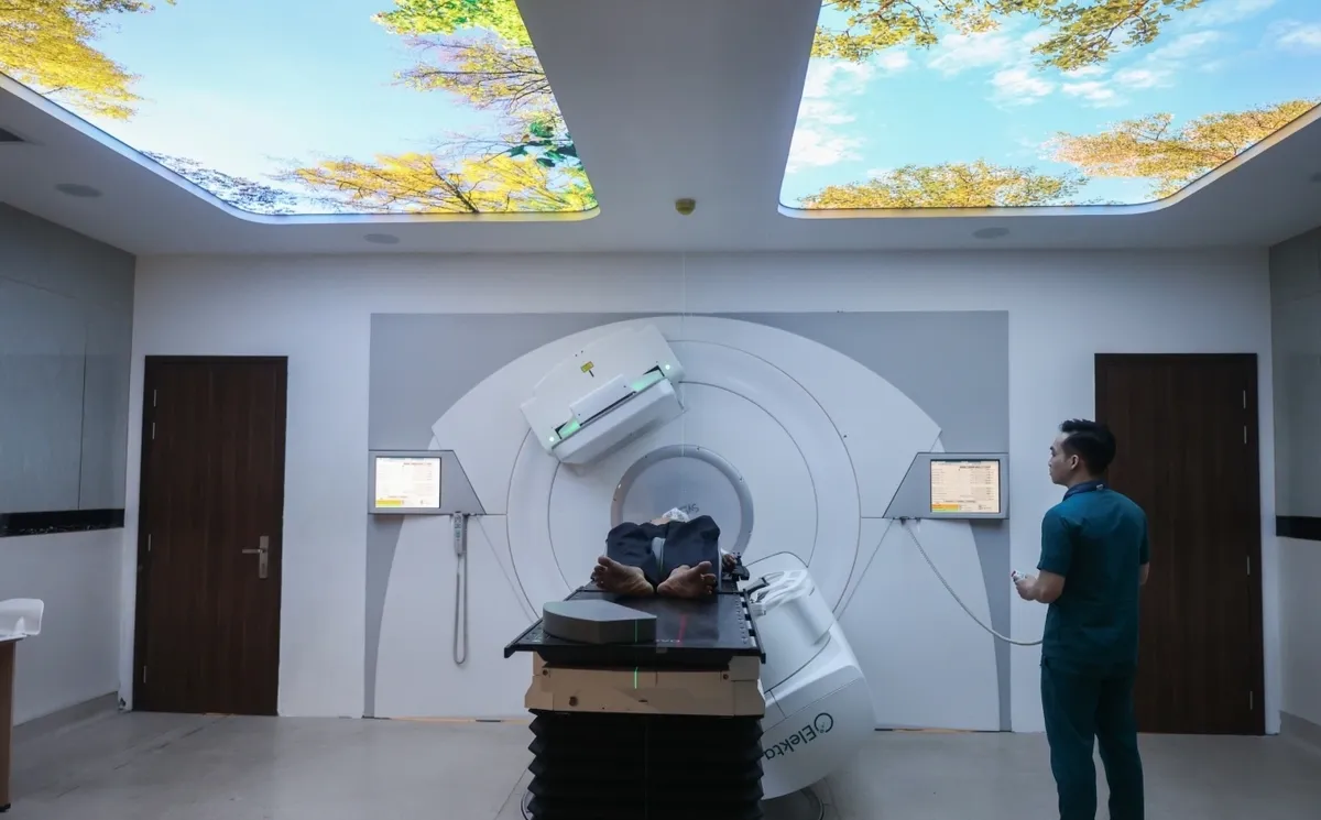 Tốn tiền, th&ecirc;m lo v&igrave; tr&agrave;o lưu tầm so&aacute;t sức khỏe tr&agrave;n lan- Ảnh 1.