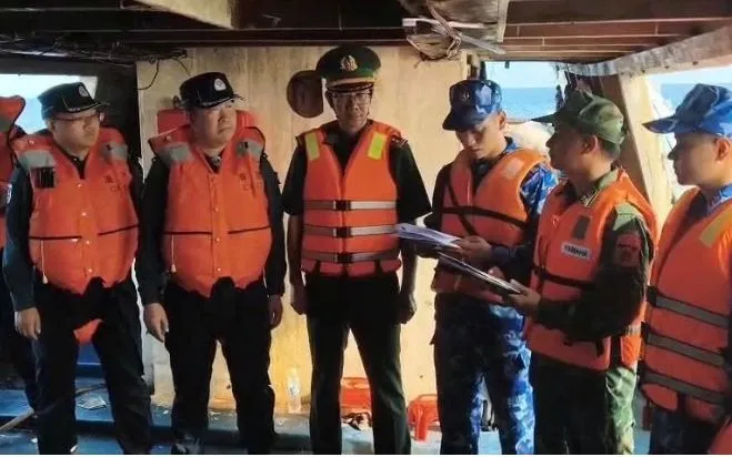 Ban Chỉ huy Bộ đội Biên phòng thành phố Hải Phòng và lực lượng Cảnh sát biển Trung Quốc thống nhất thông qua biên bản bàn giao.