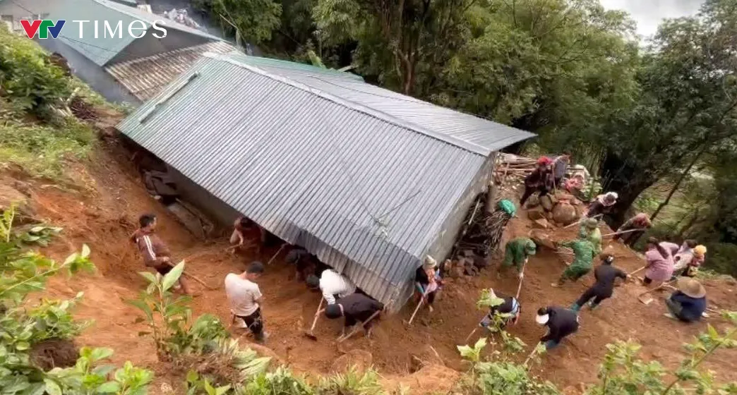 Lai Châu: Sạt lở đất đá làm nứt tường nhà dân - Ảnh 4.