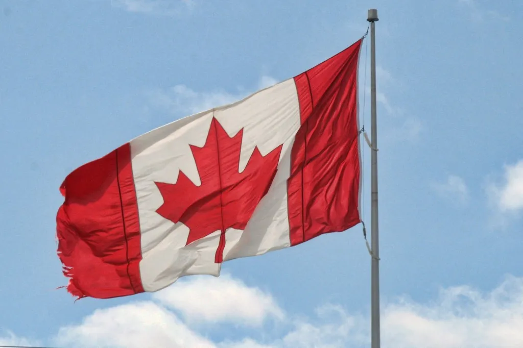 Số lượng người Canada tới c&aacute;c đ&ocirc; thị Mỹ giảm mạnh- Ảnh 1.