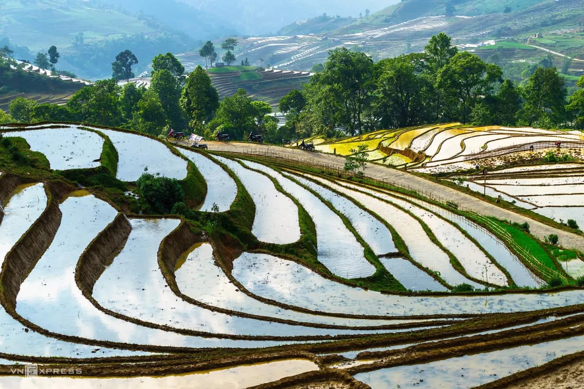 M&ugrave;a nước đổ ở M&ugrave; Cang Chải: Những "chiếc gương" khổng lồ giữa đại ng&agrave;n- Ảnh 1.