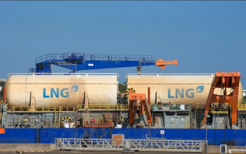 Ấn Độ từ chối tiếp nhận LNG của Nga - Ảnh 1.