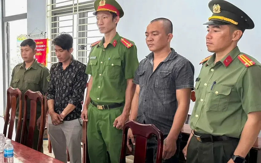 Bị nhắc v&igrave; nẹt p&ocirc; giữa đ&ecirc;m, nh&oacute;m thanh ni&ecirc;n d&ugrave;ng hung kh&iacute; ch&eacute;m người trọng thương- Ảnh 1.